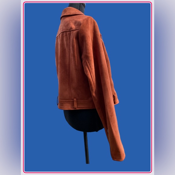 FOREVER 21
Jacket size M 
Brown color - front zipper - pocket - Picture 8 of 16